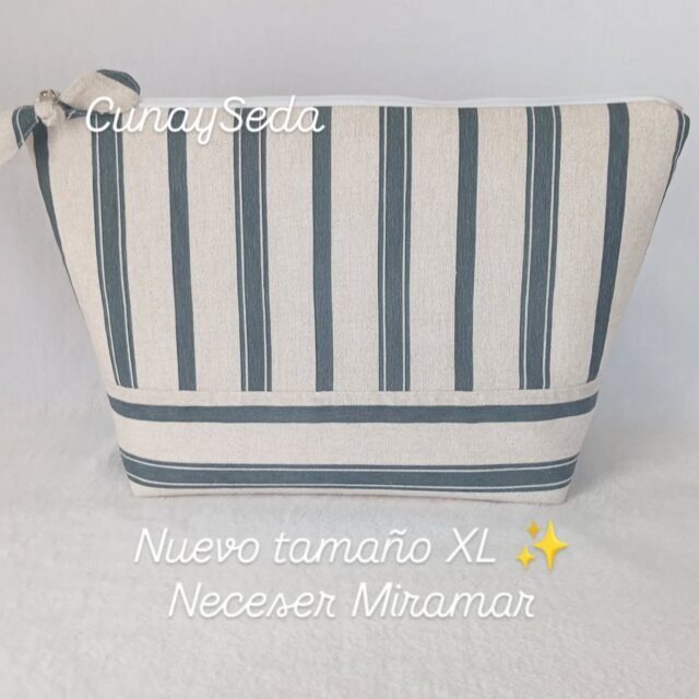 ✨ Nueva colección de neceseres ✨
Os enseño varios de los modelos disponibles, en diferentes tamaños para adaptarse a lo que se necesite 🤍La mayoría de modelos están disponibles en 3 tamaños, perfectos para organizar maquillaje, productos de cuidado personal o llevar todo en el bolso o en la maleta.Y además, he incorporado un nuevo tamaño XL en el modelo Miramar ✨Es el más grande de todos, ideal si necesitas más espacio o te gusta llevarlo todo bien organizado.El tamaño XL se puede hacer por encargo en el estampado que más te guste 💌Todos están confeccionados de forma artesanal y cuidando cada detalle, para que además de prácticos… sean especiales.Puedes ver los modelos disponibles en la web (enlace en el perfil).Y si buscas algo concreto, puedes escribirme y lo vemos juntas 🤍¿Cuál es vuestro tamaño ideal? 👀#neceser #hechoamano #accesoriosmujer #organizacion #emprendedora