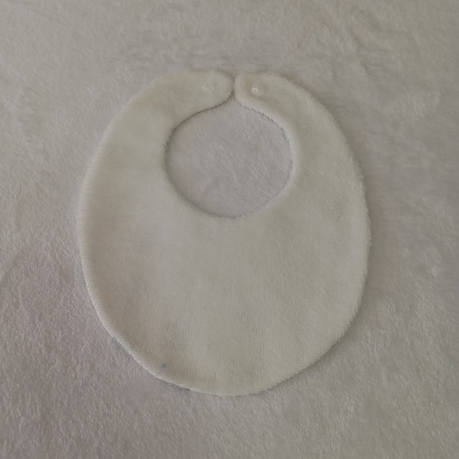 Babero conejitos globos