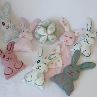 Muñeco sensorial sonajero