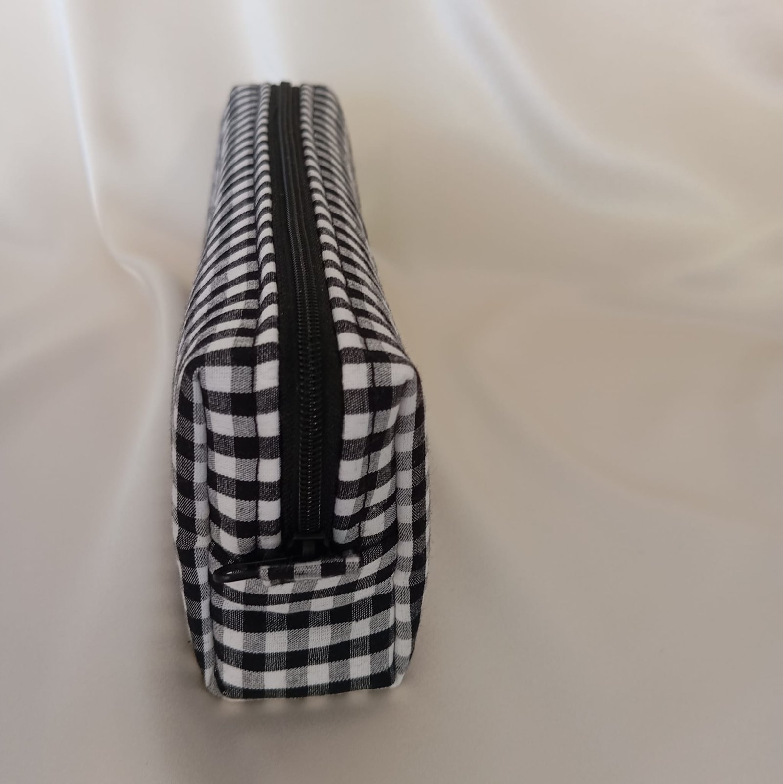 Estuche clásico vichy negro